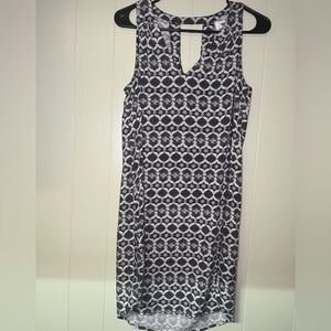 Old Navy Black and White Sleeveless Sheath Dress
